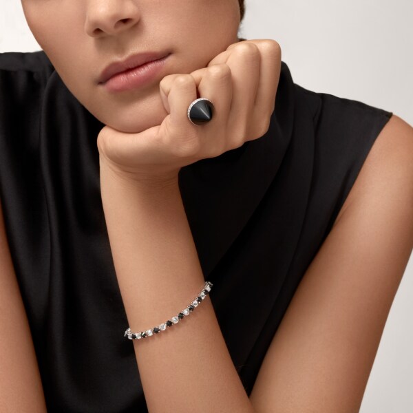 Clash [Un]limited Ring White gold, onyx, diamonds